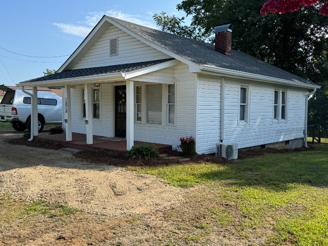 Building Photo - 1878 Sparta Rd