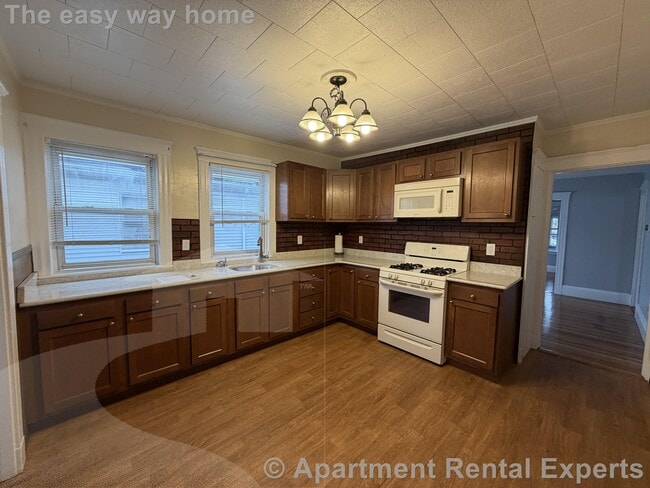 Photo - 228-230 Cedar St Unit #3 Apartment