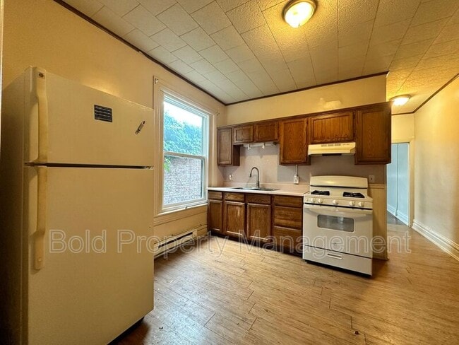 Building Photo - 628-630 Chestnut St.