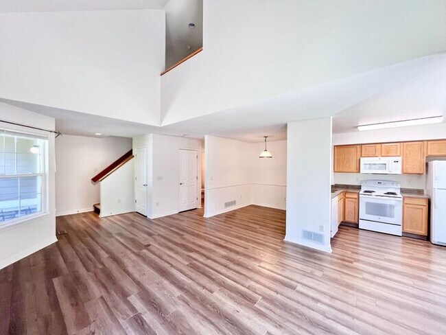Foto del edificio - 2 Bedroom, 1.5 Bathroom Condo Only Seconds...