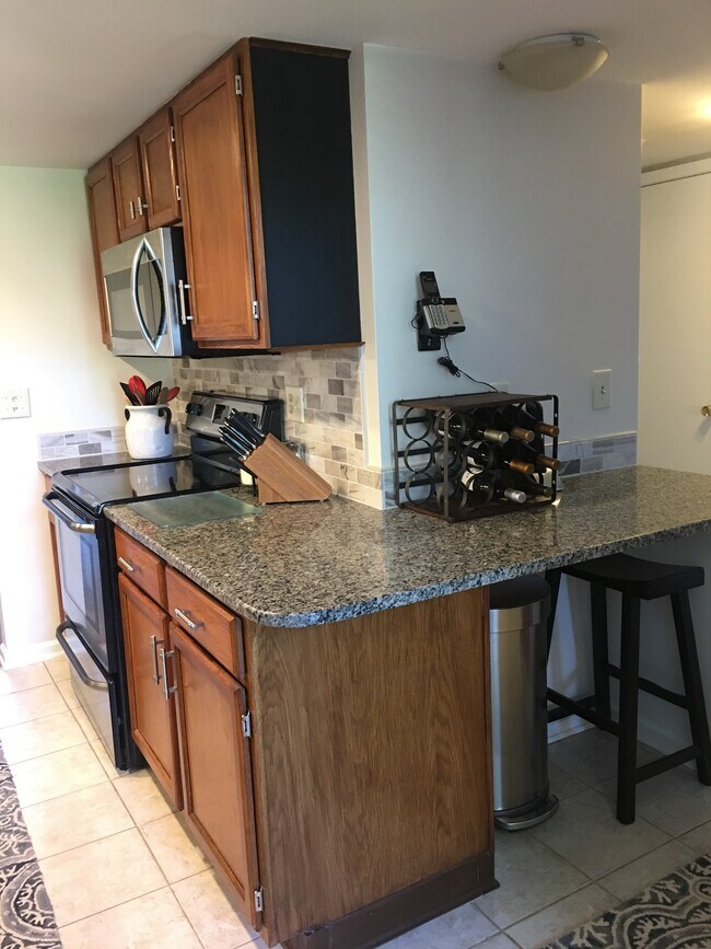 Foto del edificio - 445 Summerhaven Dr N