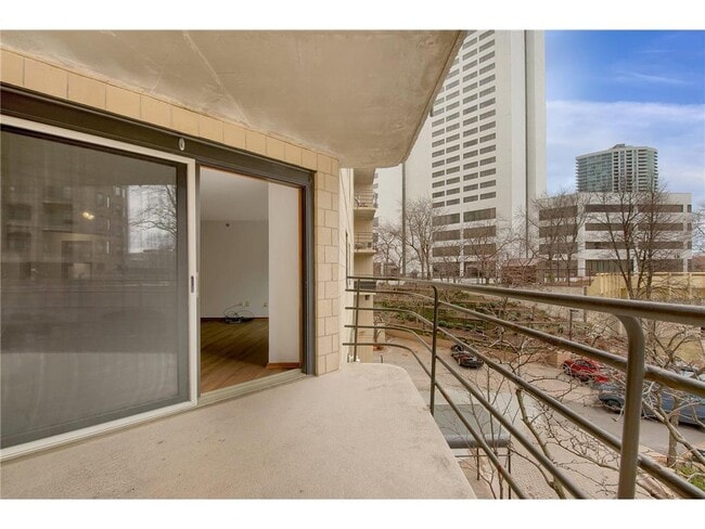Building Photo - 1225 La Salle Ave