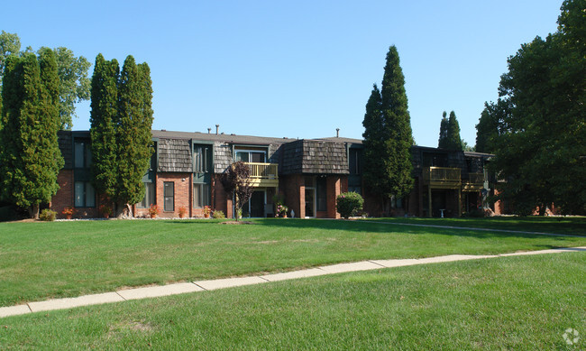 Building Photo - Cambridge Manor