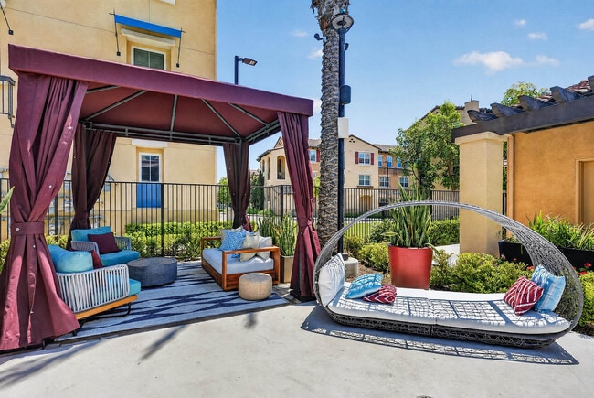 Poolside shaded cabana lounge seating - AMLI Camarillo