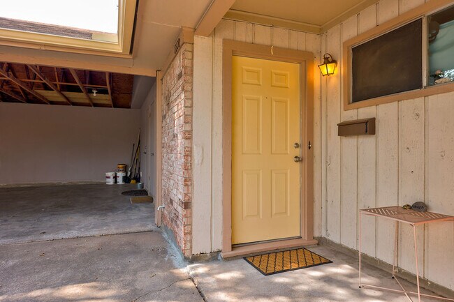 Foto del edificio - 8600 Woodstone Dr