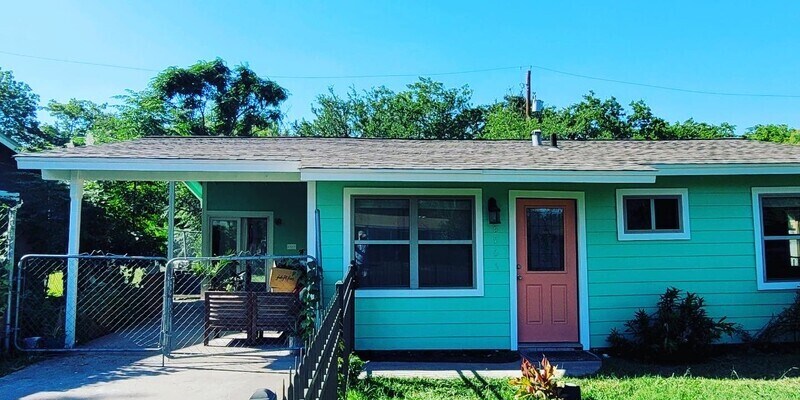 Primary Photo - 6702 Galindo St