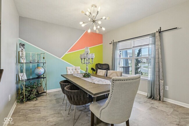 Foto del edificio - 6673 Laurelwood Dr