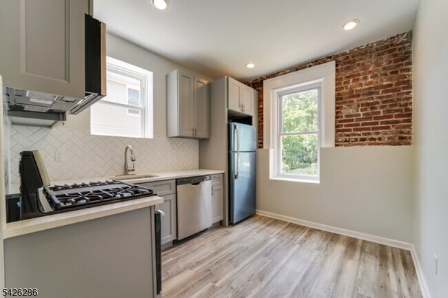 Foto del edificio - 38 Willowdale Ave