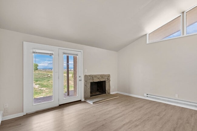 Building Photo - 2BD Condo in Pueblo West!