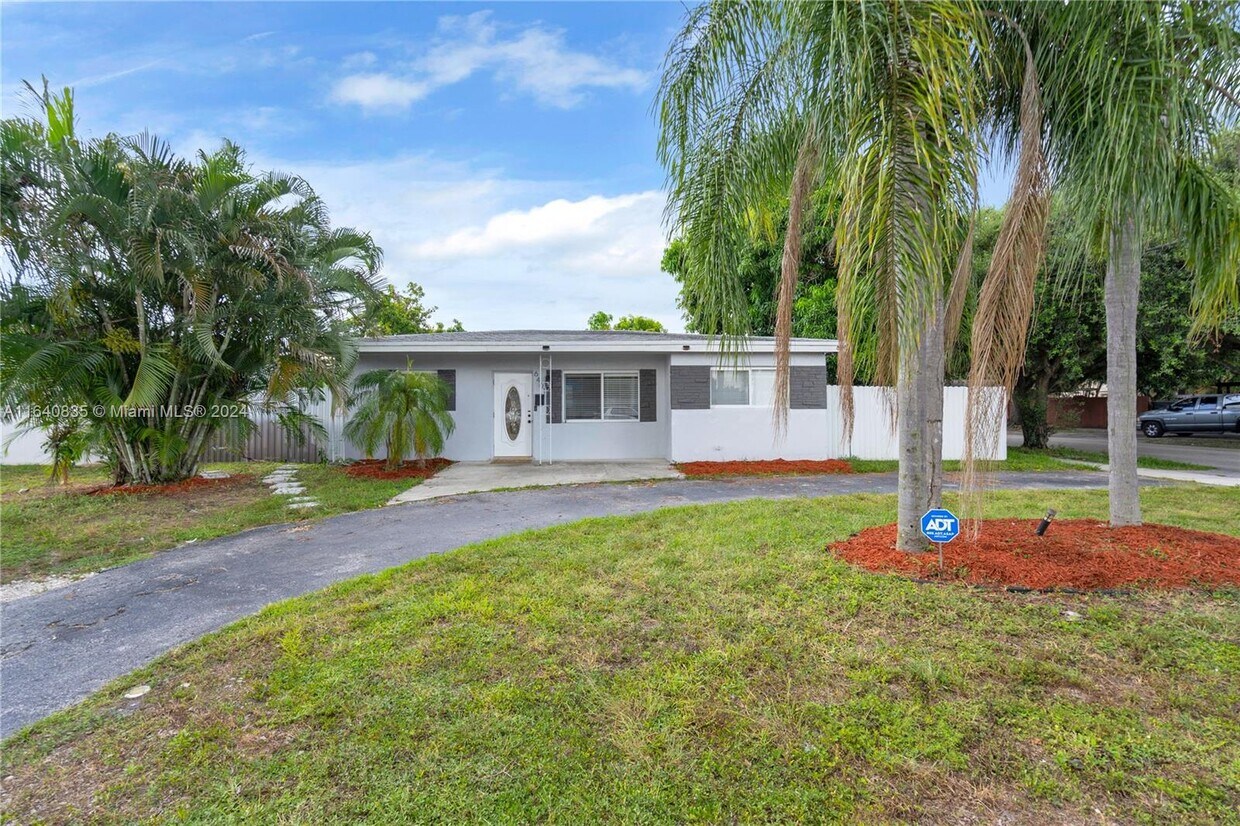 Foto principal - 6401 Grant St