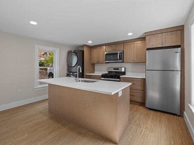 Building Photo - 40 Cedar St