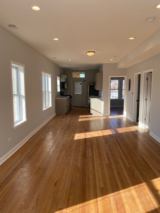 Building Photo - 10110 S Eberhart Ave