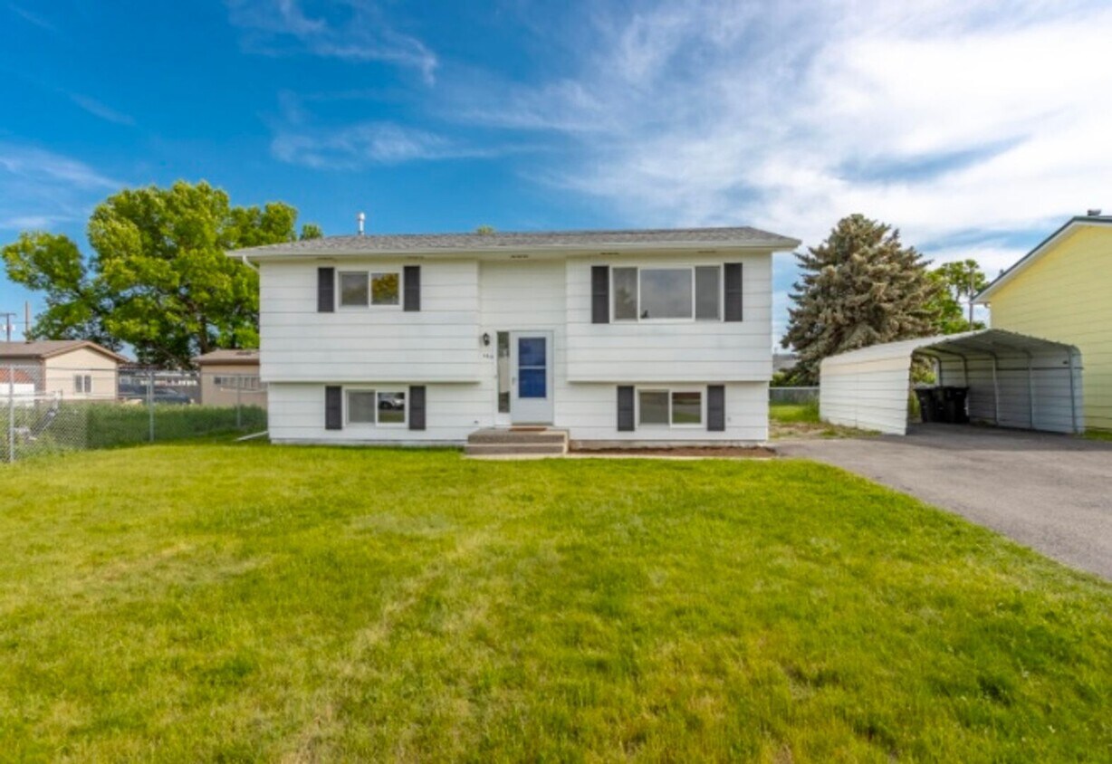 Primary Photo - Newly Remodeled 4 bedroom Home-For Rent