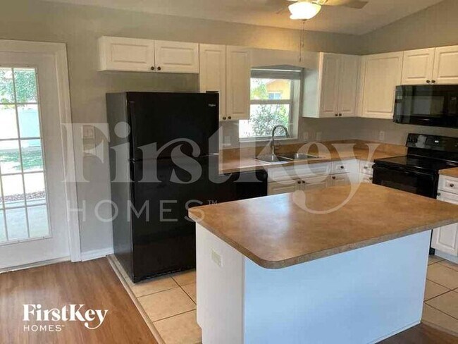Building Photo - 3593 S San Mateo Dr