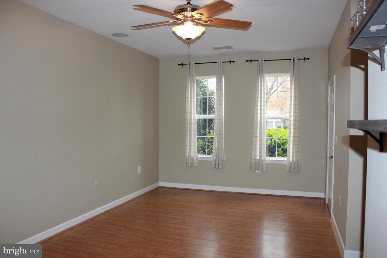 Foto del edificio - 42470 Hollyhock Terrace