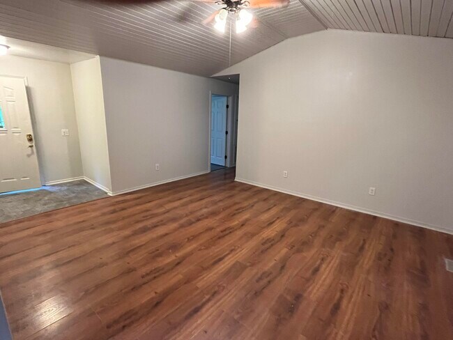 Building Photo - 1500 Bear Hollow Rd