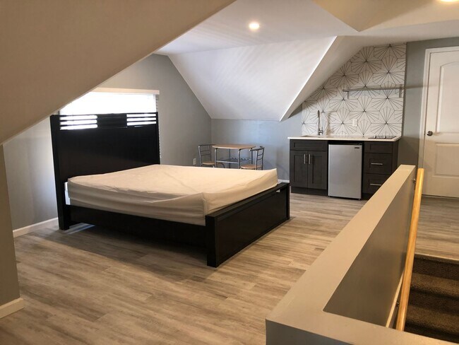 Foto del edificio - 324-326-326 Mt Hope Ave