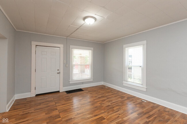Building Photo - 330 N Holmes Ave