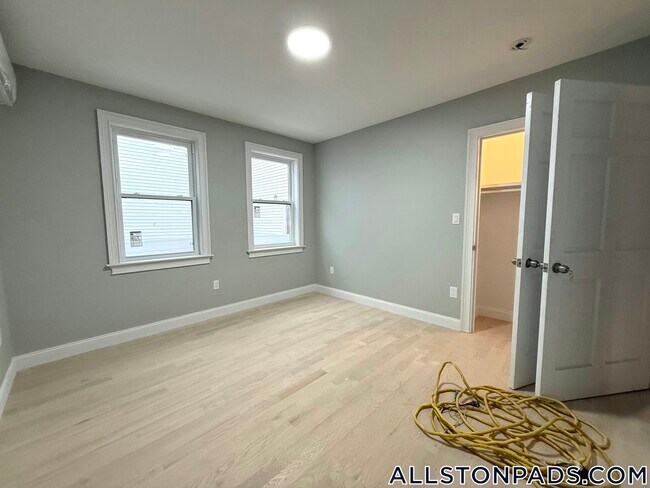 Building Photo - 8 Brentwood St