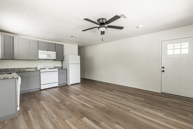 Building Photo - 3112 Cross Cir
