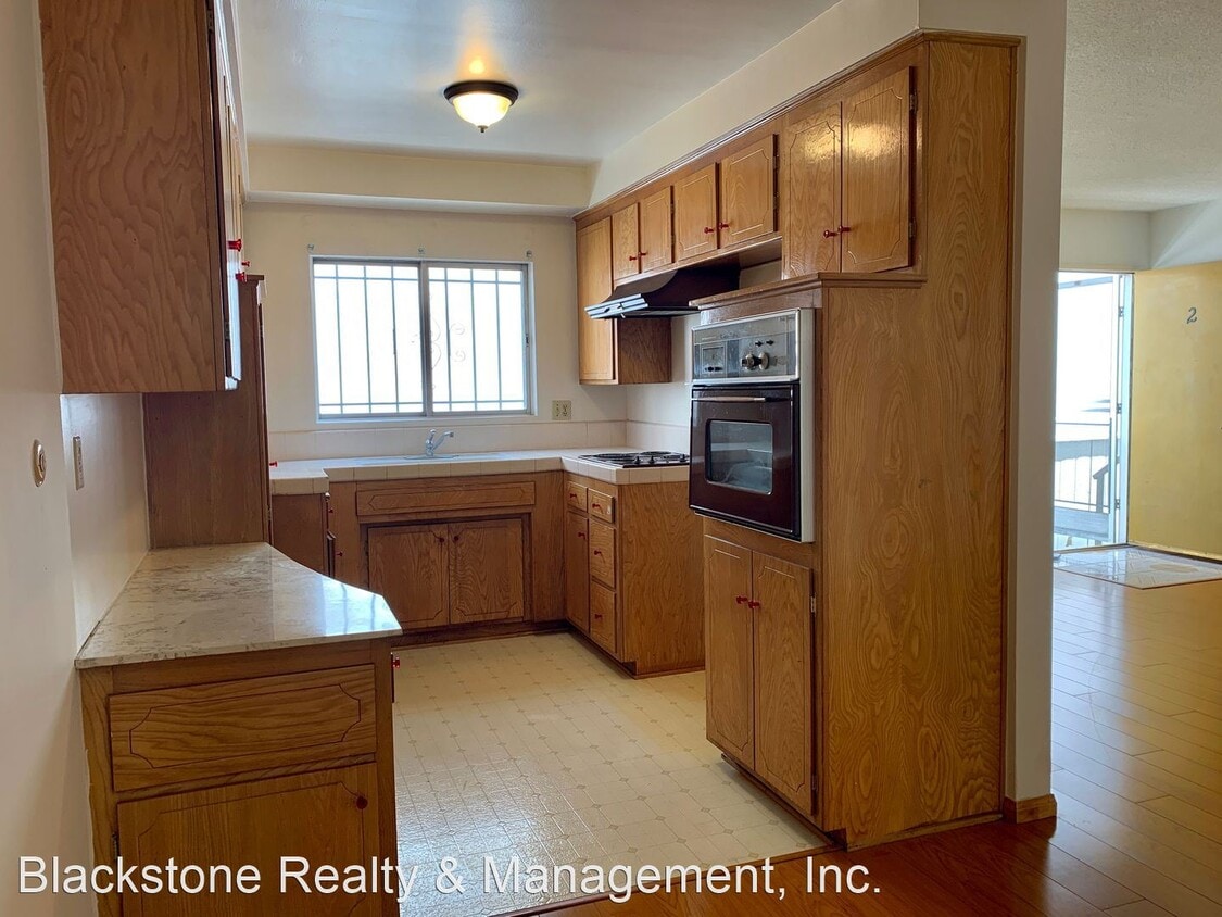 Primary Photo - 1135 N Ogden Dr