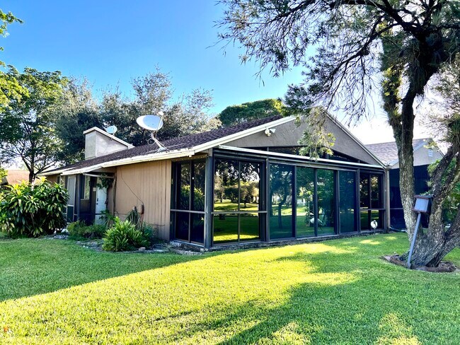 Foto del edificio - 22303 Misty Woods Way