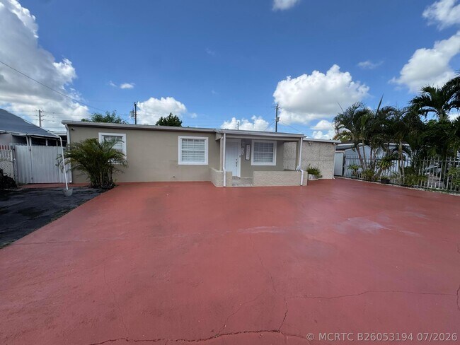 Foto del edificio - 3540 NW 95th Terrace