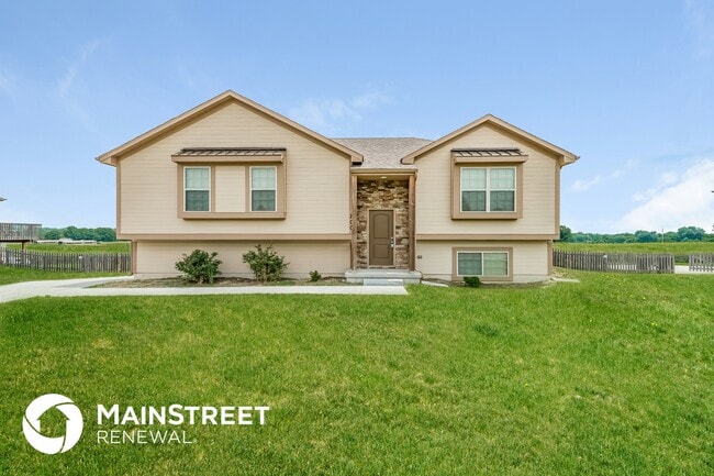 Building Photo - 200 Golfview Dr