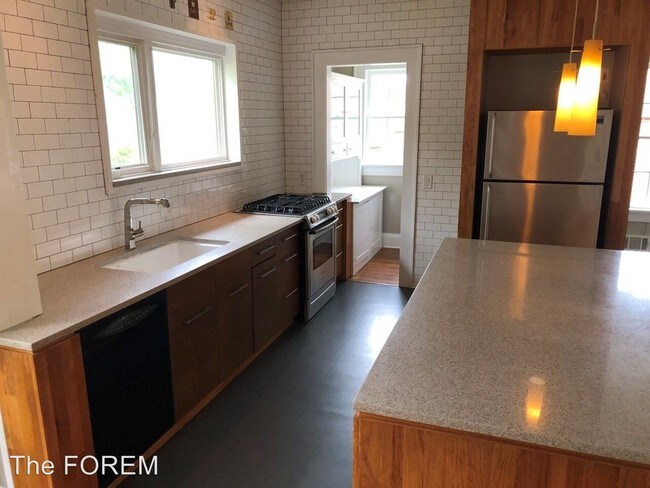 Building Photo - 4 br, 2 bath House - 551 Manford Rd