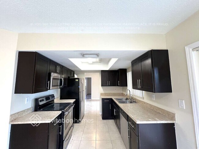 Foto del edificio - 4460 NW 43rd St