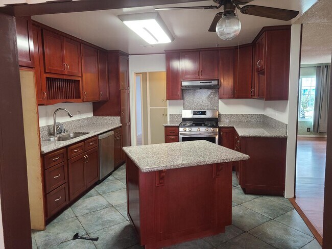 Building Photo - 21363 E Calora St