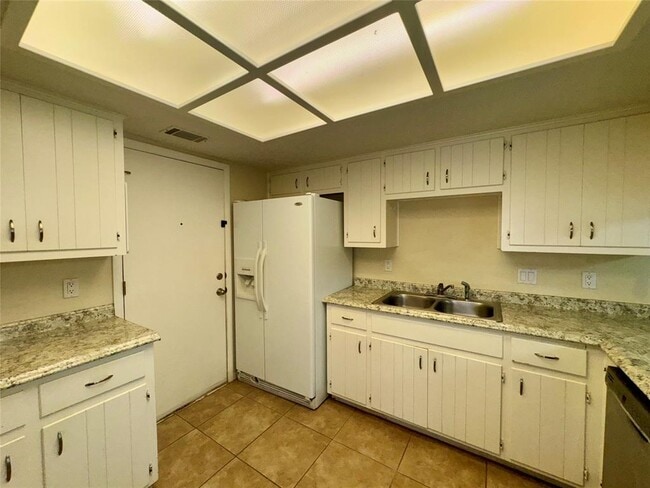 Building Photo - 223 Stowaway Cove