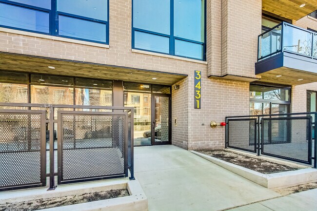 Foto del edificio - 3431 N Ashland Ave
