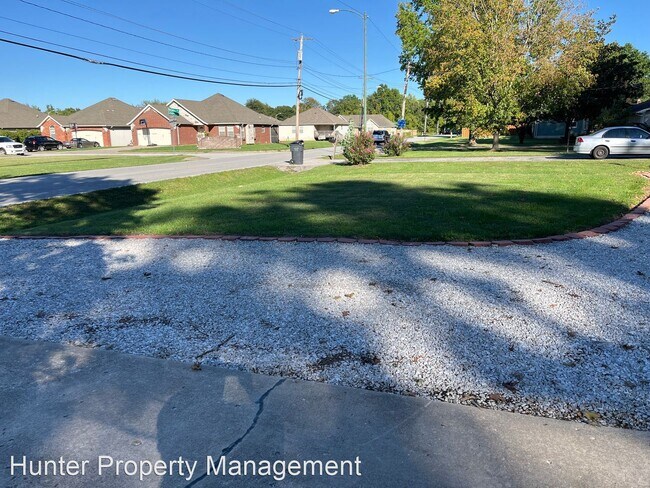 Building Photo - 2 br, 2 bath House - 2642 E Catalpa St