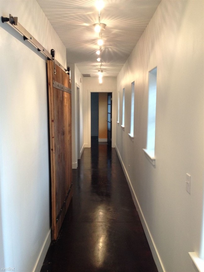 Building Photo - 2 br, 1 bath  - 120 Eastern Ave SE Apt 1