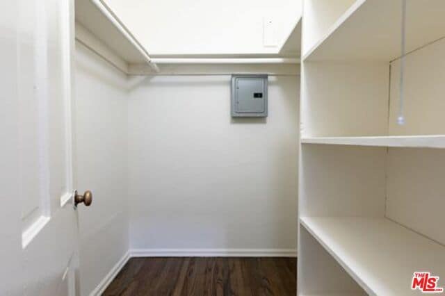Building Photo - 967 N Doheny Dr