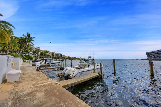 Building Photo - 1600 S Bayshore Ln