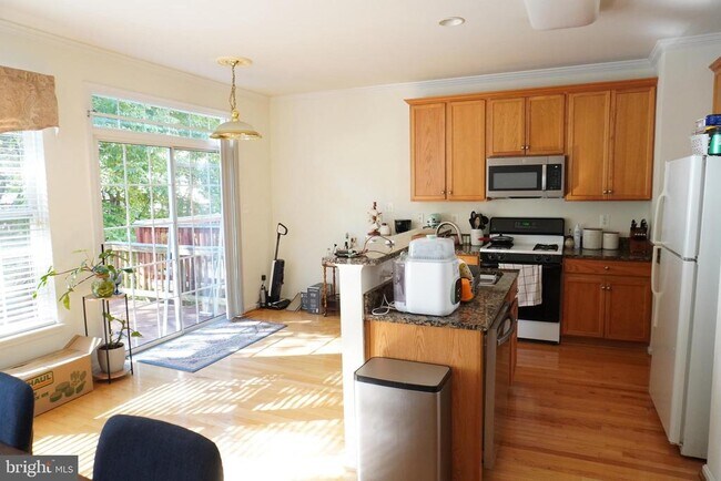Building Photo - 8596 Wyngate Manor Ct