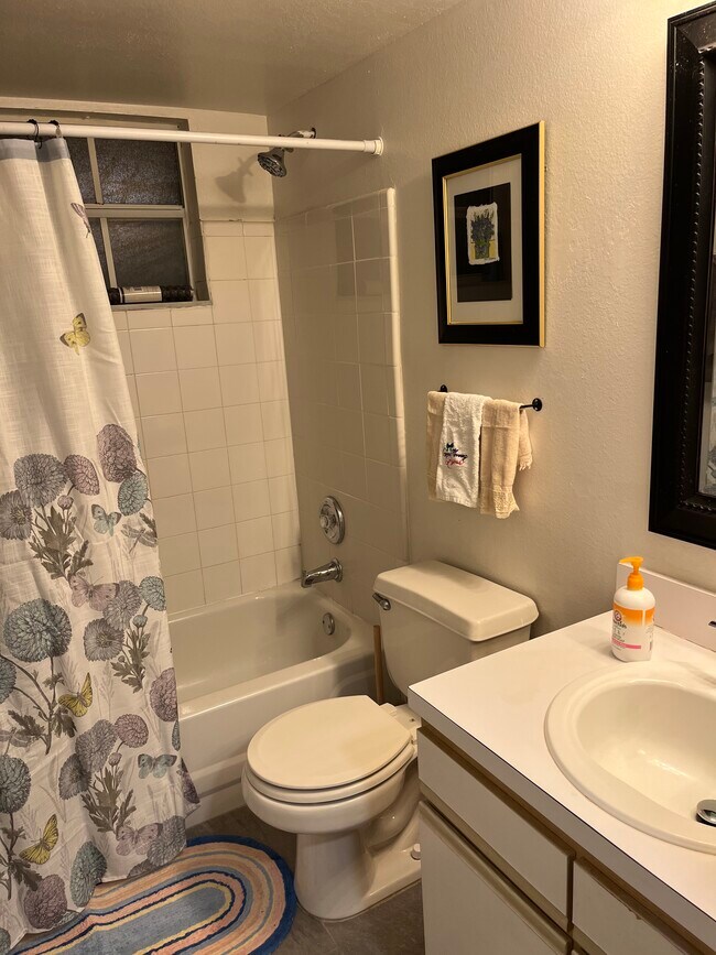 Foto del edificio - 2489 Sweetwater Club Cir