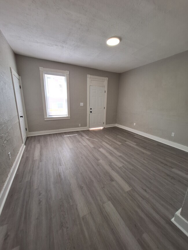 Foto del edificio - 1916 Constitution Blvd