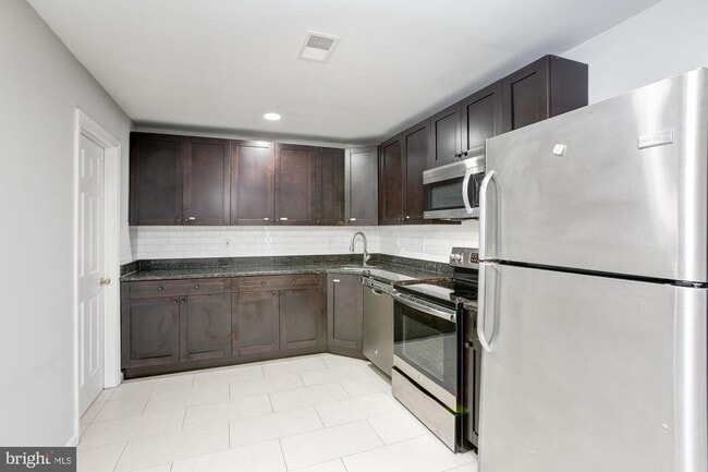 Foto del edificio - 3315 Eastern Ave