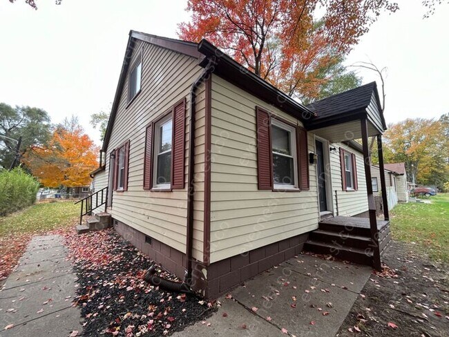 Building Photo - 25405 Ross St