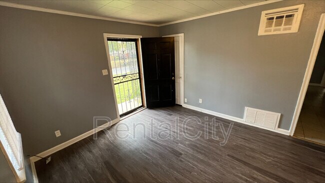 Building Photo - 1065 Larry Ln