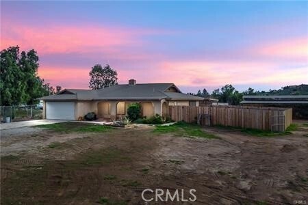 Foto principal - 19725 Mariposa Ave