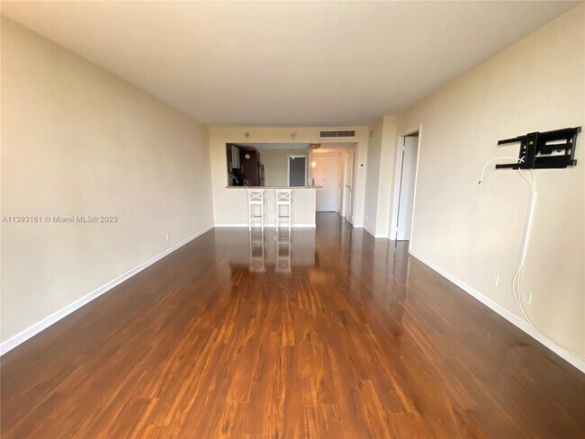 Foto del edificio - 3401 N Country Club Dr