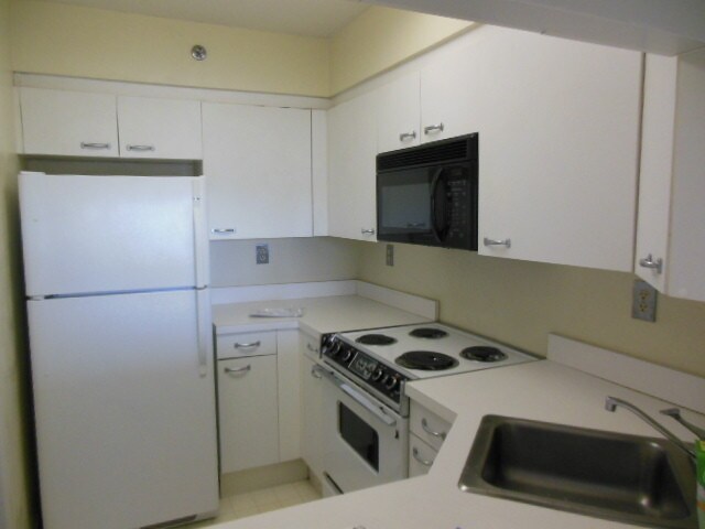 Building Photo - Dazzling Executive Suite in Buckhead!