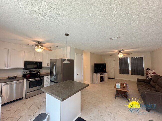 Foto del edificio - Beautifully Renovated Home with Optional F...