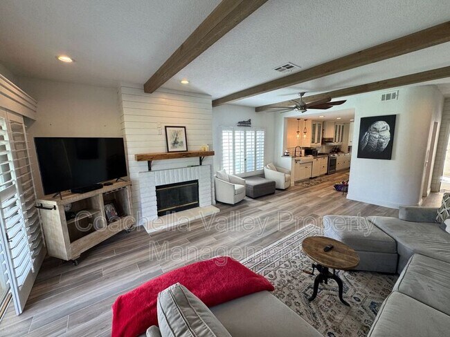 Foto del edificio - 289 Vista Royale Cir W