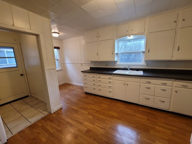 Kitchen/Dinining nook - 523 W Taylor Ave