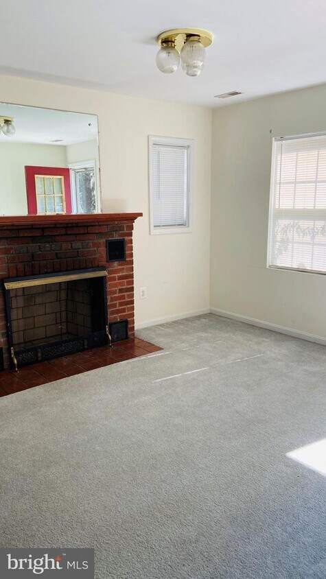 Primary Photo - 1502 Ellington Dr